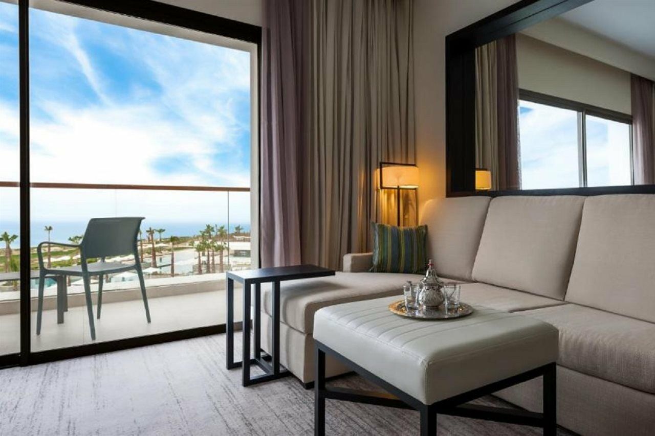 Hyatt Place Taghazout Bay ภายนอก รูปภาพ A suite at the Hilton San Diego Bayfront