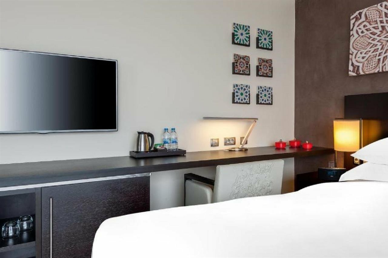 Hyatt Place Taghazout Bay ภายนอก รูปภาพ A room at the hotel